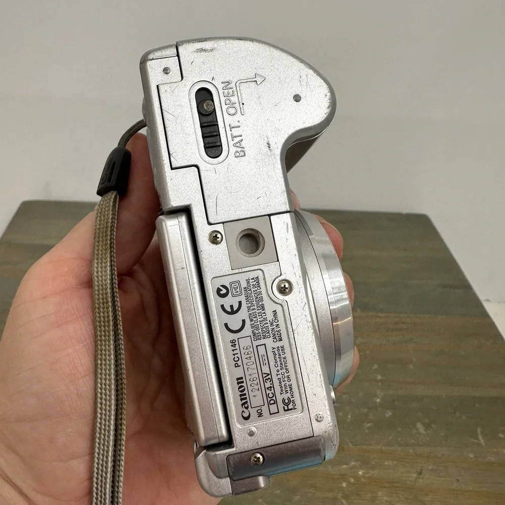 Canon PowerShot A610 Digital Camera Flip Screen 5.0MP Silver - Tested & Working!
